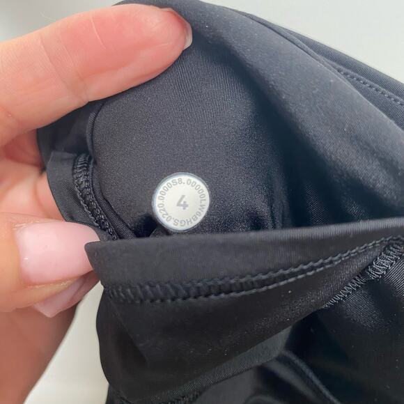 Lululemon Fast and Free Crop 19‘‘ Black 4 EUC - Picture 6 of 7